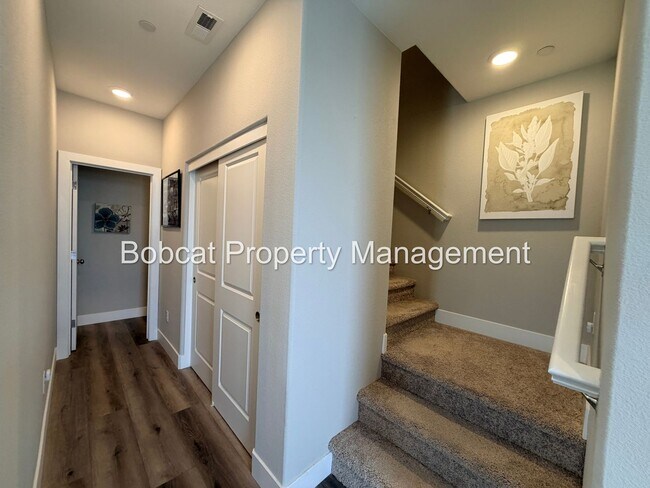 Building Photo - Stylish Corner Lot Townhome with No Rear Neighbors