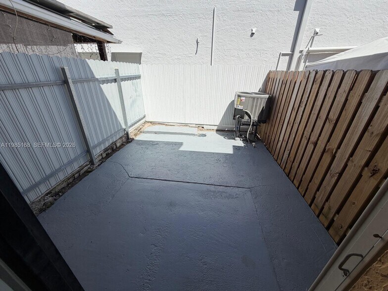 Building Photo - 2377 W 66th Pl