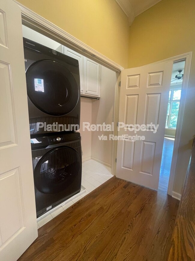 Building Photo - 1460 Wembley Ct NE