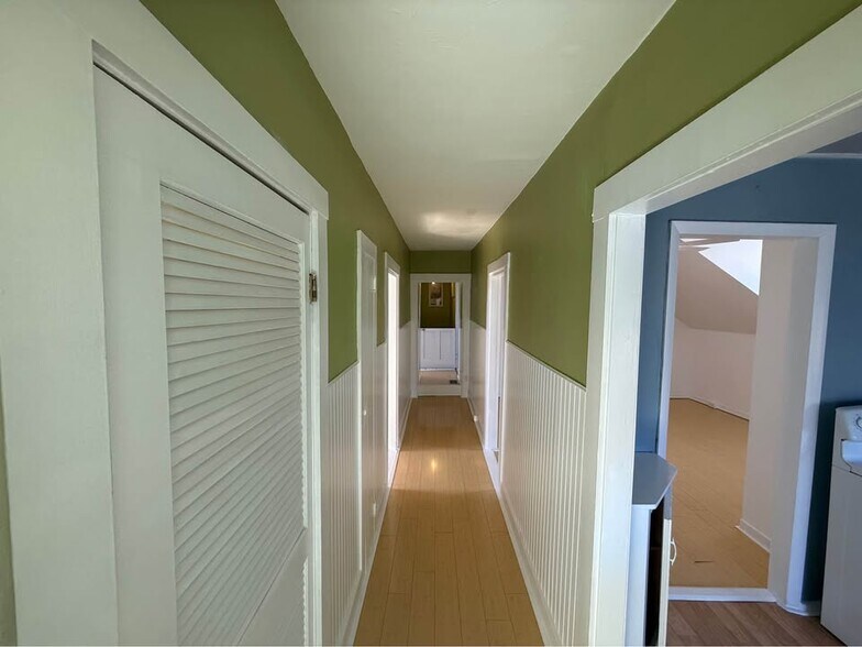 Building Photo - 439 Essex St