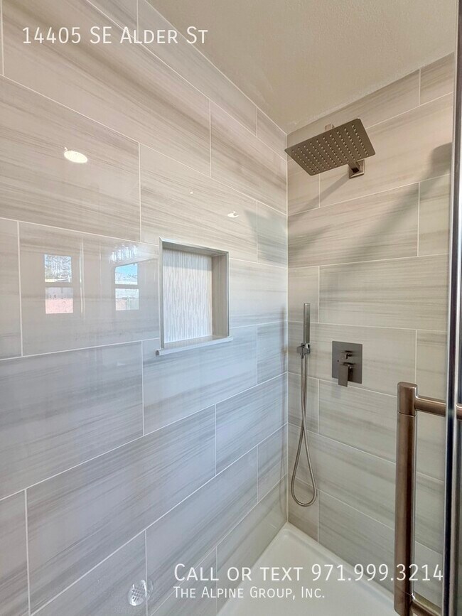 Building Photo - 14405 SE Alder St