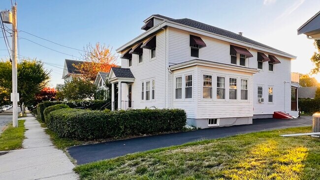 Building Photo - 164 E Elm Ave