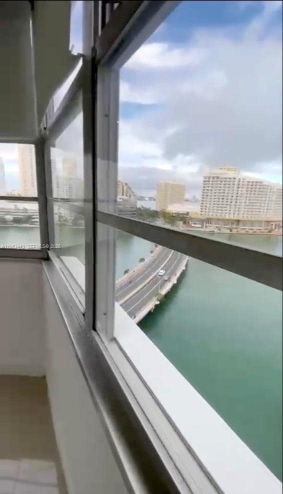 Building Photo - 801 Brickell Bay Dr