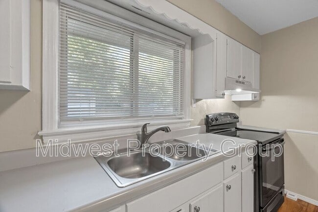 Building Photo - 3661 High Dr