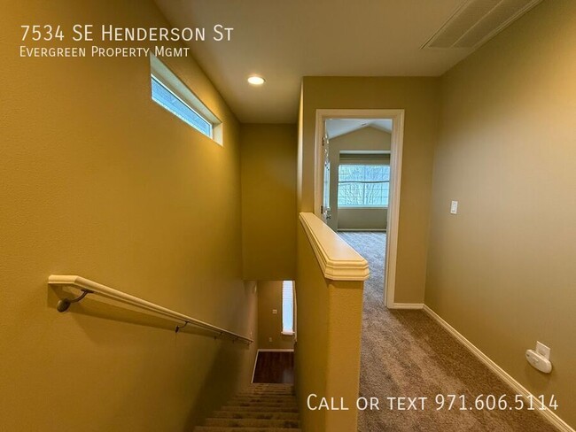 Building Photo - 7534 SE Henderson St