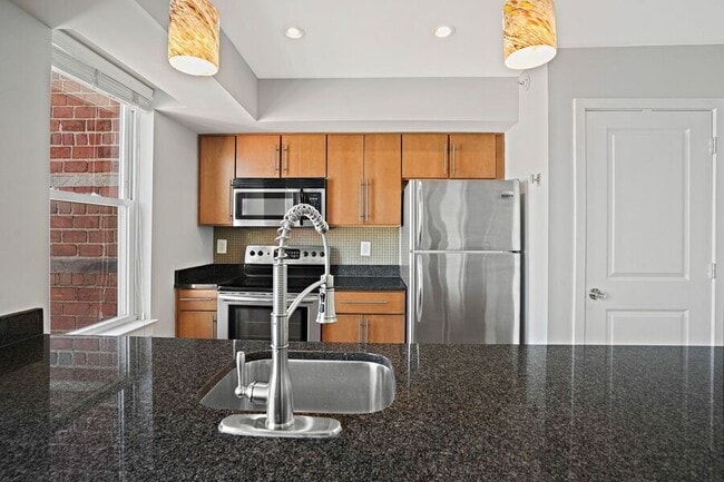 Building Photo - 420 16th St SE