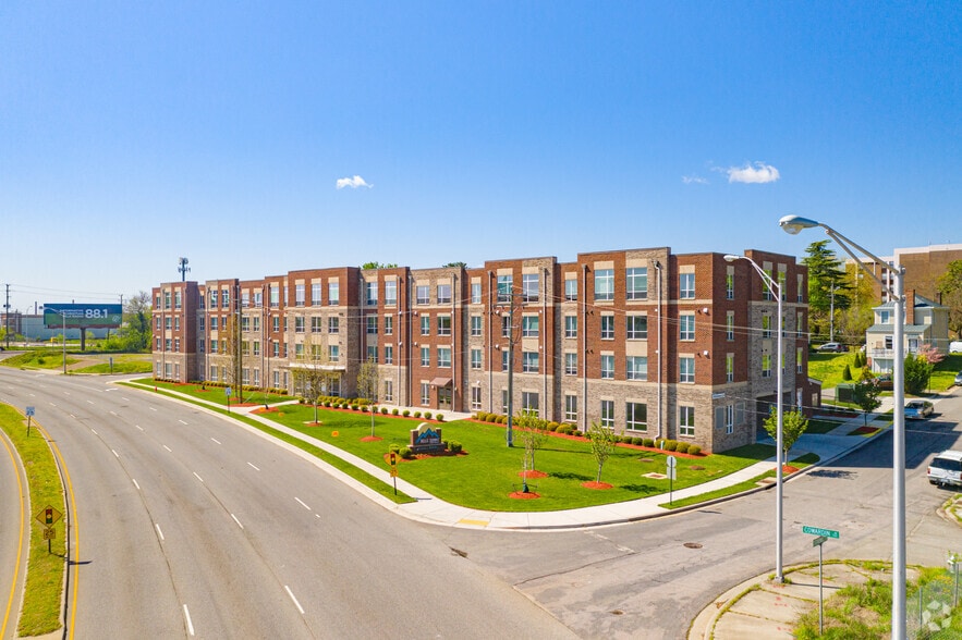 Building Photo - Belle Summit