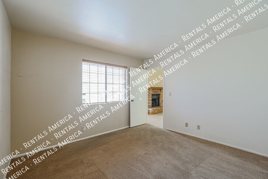 Building Photo - 633 W Southern Ave