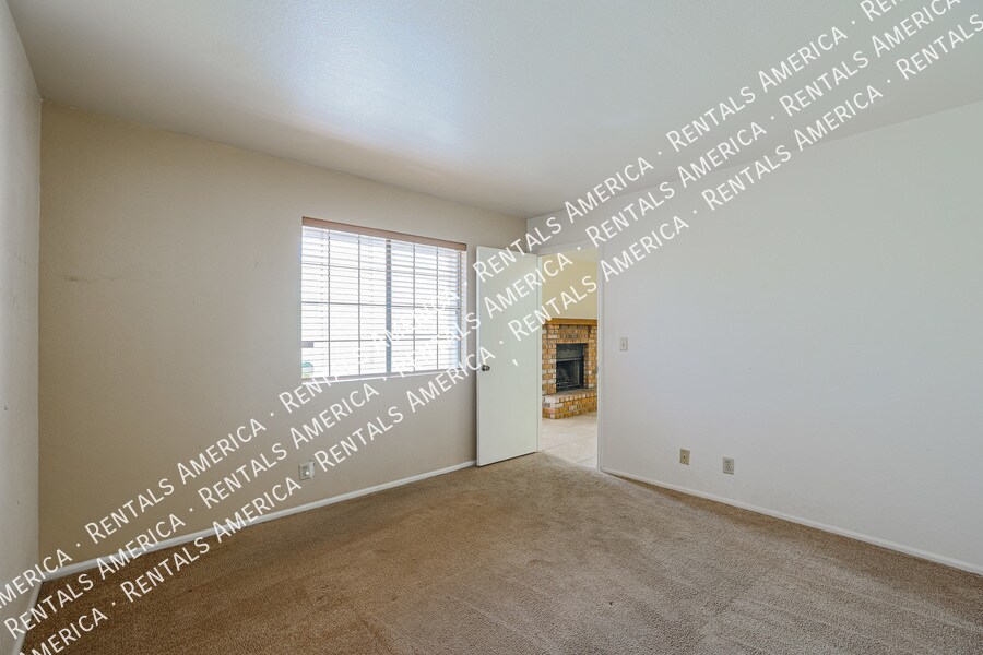 Building Photo - 633 W Southern Ave