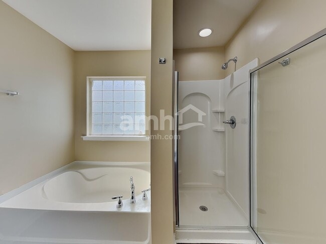 Building Photo - 238 Larktree Ln