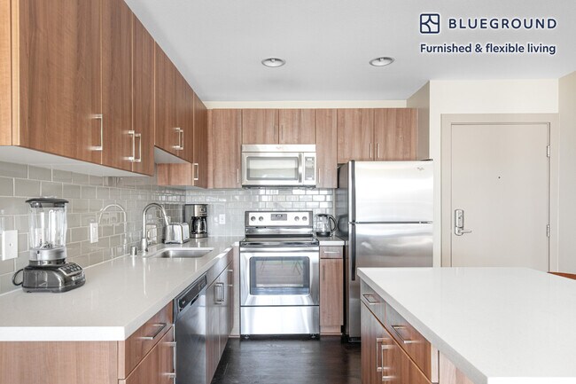 Building Photo - 13935 Tahiti Way