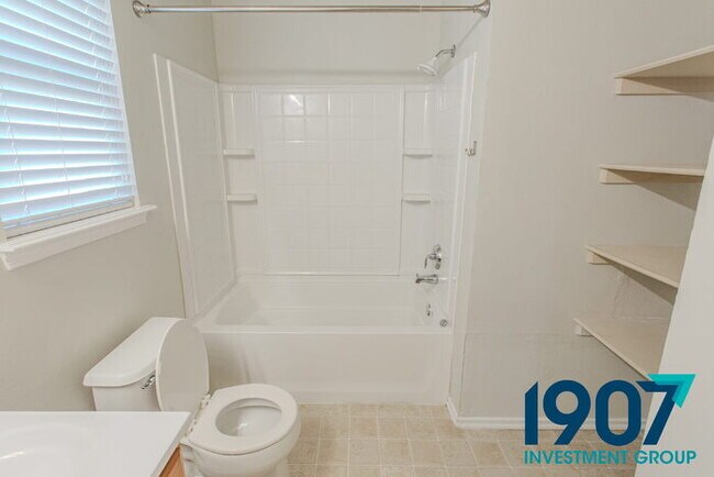 Building Photo - Beautiful 3-Bedroom Home in OKC!