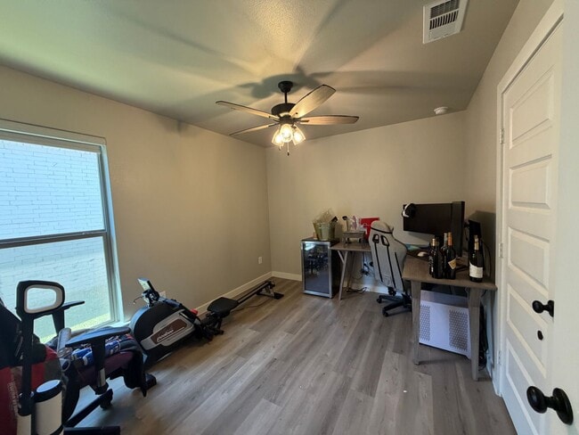 Building Photo - 3/2/2 in Frenship ISD in upland crossing!