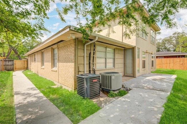 Building Photo - 5902 Hornwood Dr