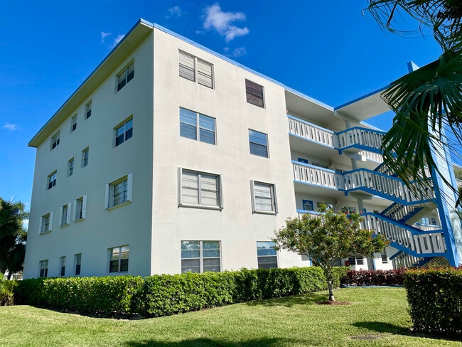 Building Photo - 4019 Lincoln A