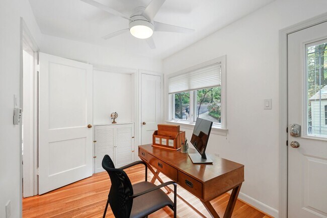 Building Photo - 3 Bed 1.5 Bath - Takoma Park Cottage - Mov...