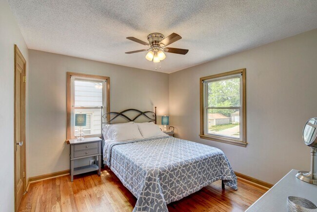 Building Photo - 2 Bedroom in Aksarben