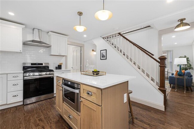 Building Photo - 214 Camp St