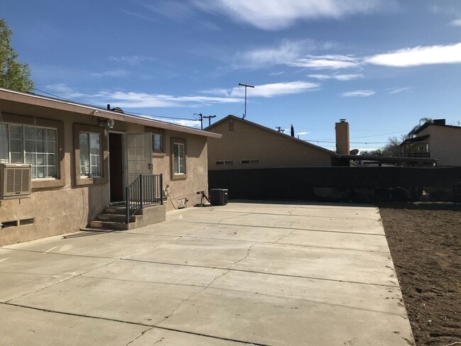 Building Photo - Aspen Ave - BLUE