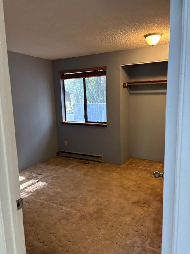 Building Photo - Spacious 3 Bedroom Home for Rent in Whatcom Falls Neighborhood!