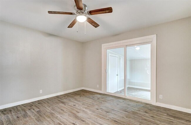 Building Photo - 820 Stadium Dr
