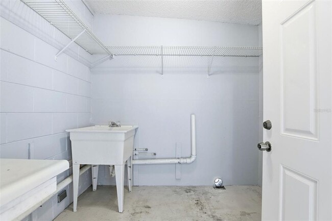 Building Photo - 1972 Bonneville Dr