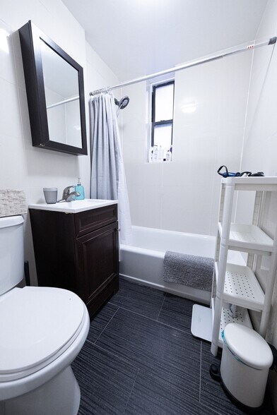 Building Photo - 5 W 101st St