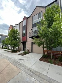 Building Photo - Lakewood Living Redefined: Stylish Three-Bedroom Townhome in West Line Village!!