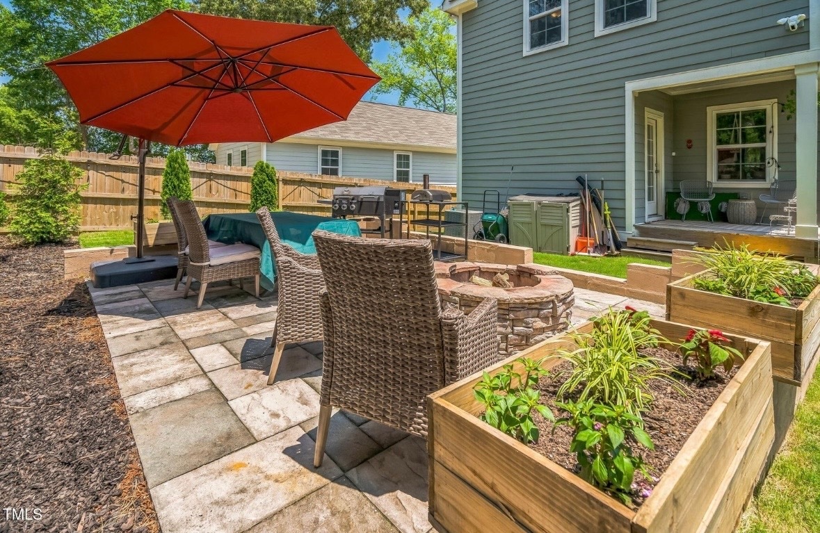 Building Photo - 647 N Hardee St