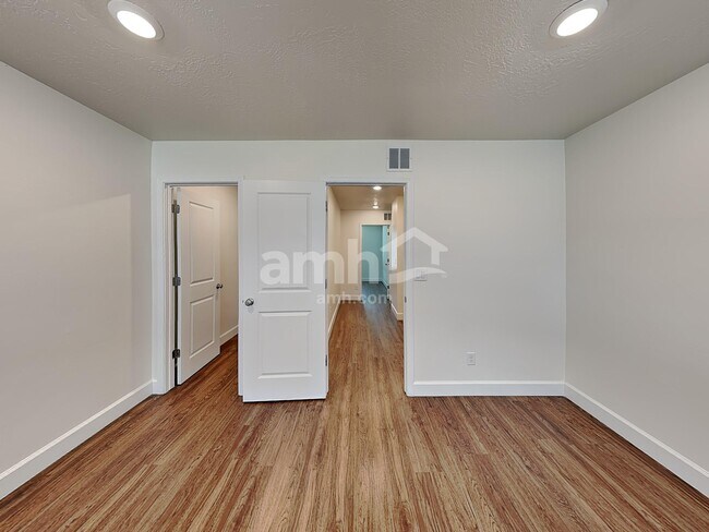 Building Photo - 344 North St