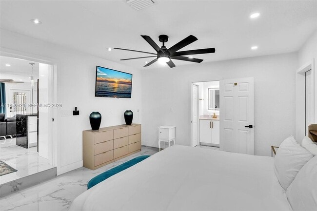 Building Photo - 560 Perviz Ave