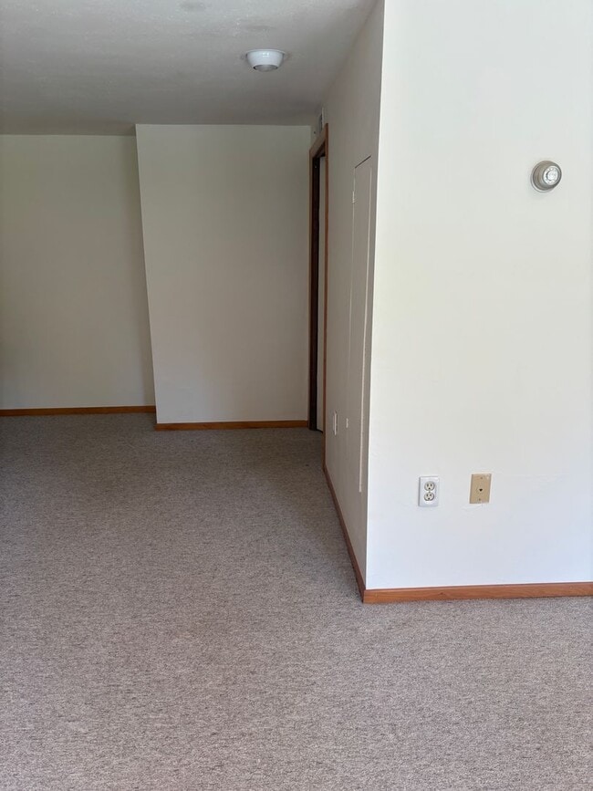 Building Photo - Enjoy 1.125 Acres near Downtown McMinnville