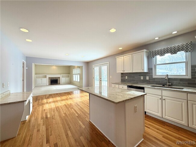 Building Photo - 175 Crown Royal Dr