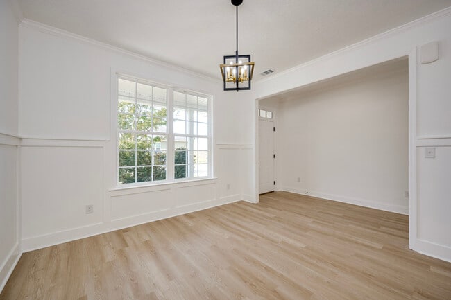 Building Photo - 412 Riley Ln