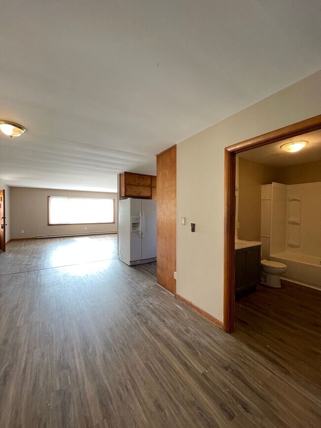 Building Photo - Two Bedroom in Delphi - Available in October