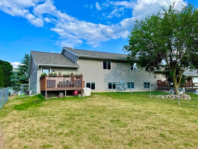 Building Photo - 3018 Maple Valley Dr