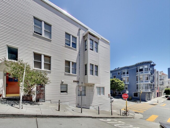 Building Photo - 394 Union St