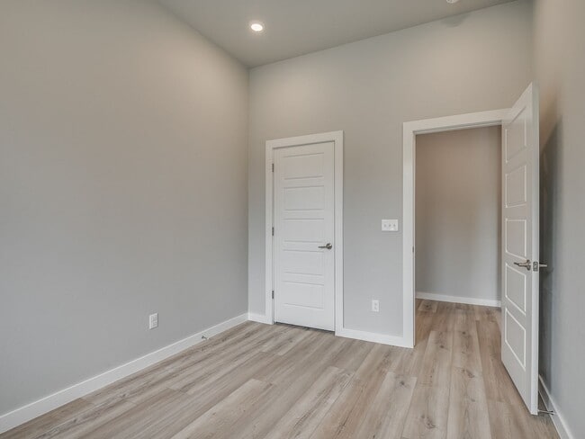Building Photo - Spacious 4-Bedroom Home with Thoughtful De...