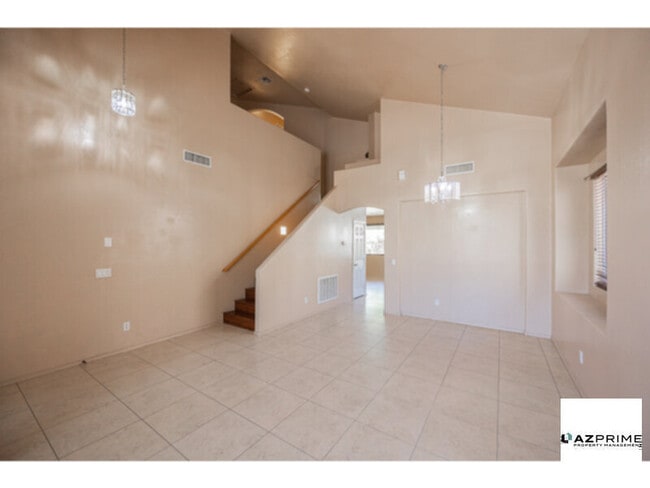 Building Photo - Welcome To This Beautifully Maintained 4/2.5 Home In One Of Chandlers Most Sought-After Neighborh