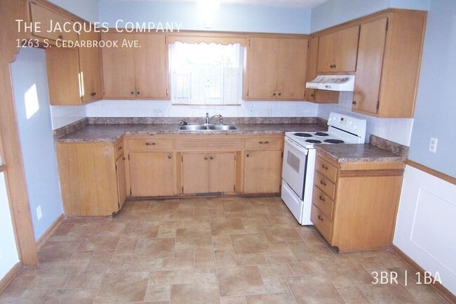 Building Photo - 1263 S Cedarbrook Ave