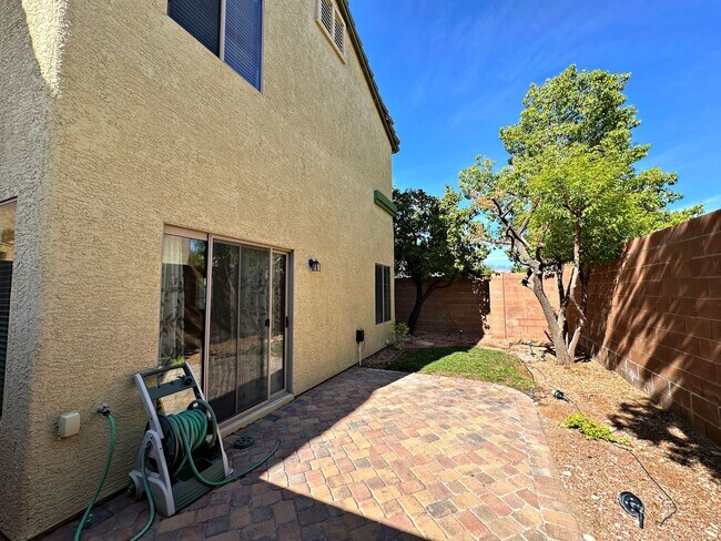 Building Photo - 3 BEDROOM + LOFT HOME IN GATED COMMUNITY I...