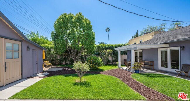 Building Photo - 944 S Hudson Ave