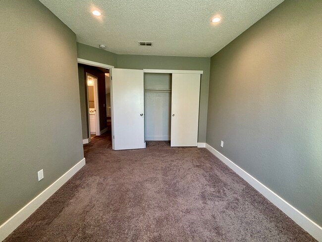Building Photo - 7592 Deltawind Dr