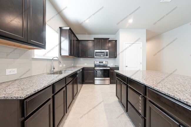 Building Photo - $500 OFF FIRST FULL MONTHS RENT