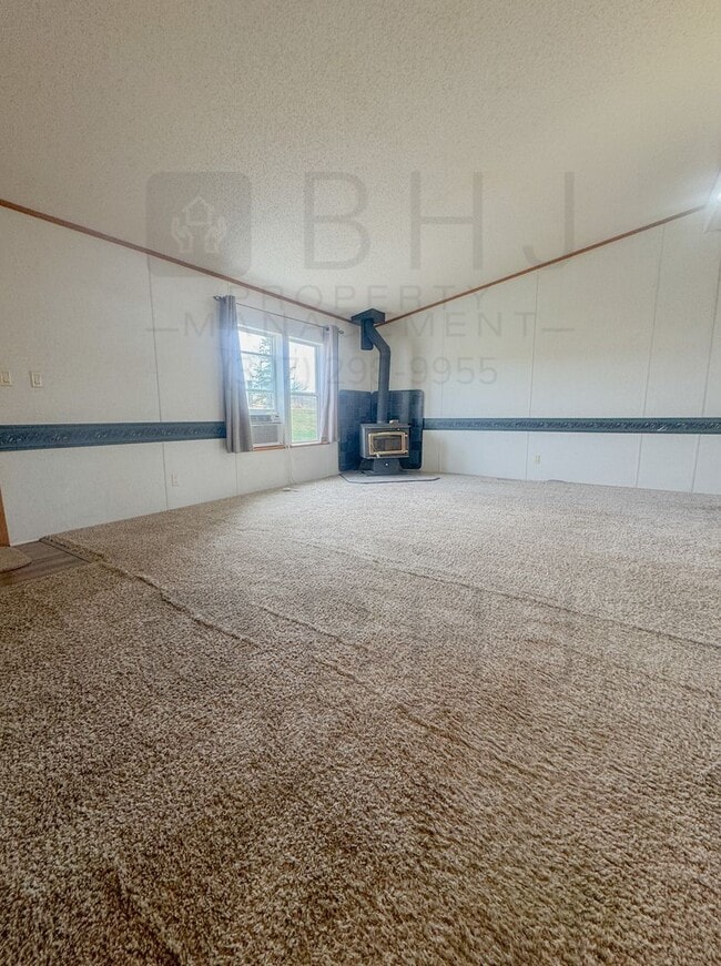 Building Photo - Dog Friendly, 3 Bed/ 2 Bath SFH