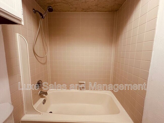 Building Photo - 4110 N Drexel Blvd