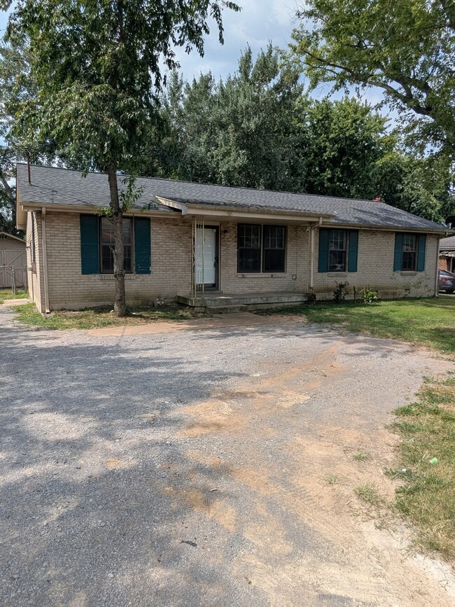 Building Photo - 721 Richards Rd