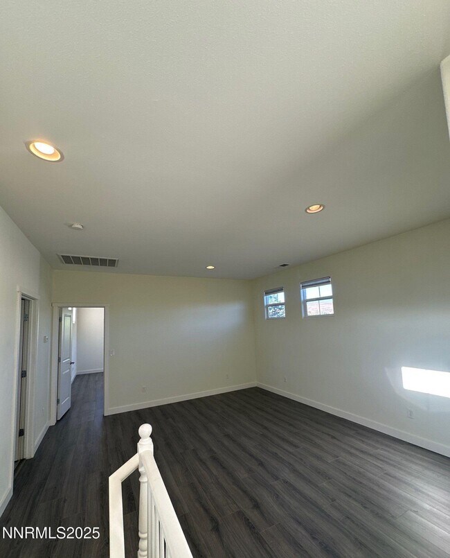 Building Photo - 1279 Par Three Dr