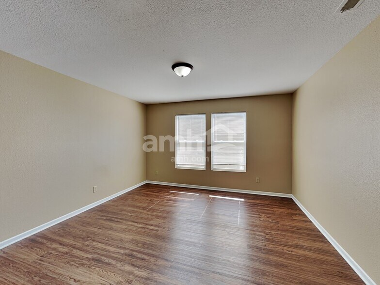 Building Photo - 8441 Wheatfield Dr