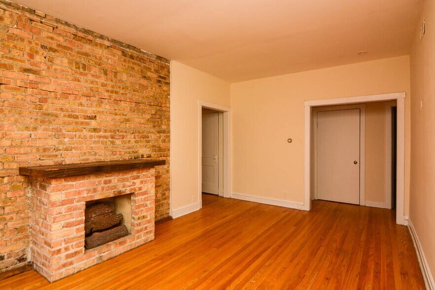 Building Photo - 3530 N Racine Ave